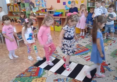 Уголок ПДД 10